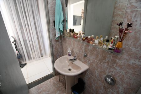 Casa à venda com 90m², 2 quartos e 4 vagasBanheiro da Suíte