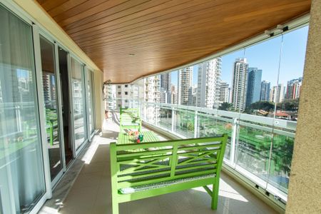 Apartamento para alugar com 343m², 4 quartos e 5 vagasVaranda