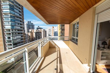 Apartamento para alugar com 343m², 4 quartos e 5 vagasVaranda da suíte 1