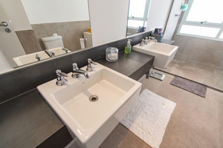 Apartamento para alugar com 343m², 4 quartos e 5 vagasBanheiro da suíte 1