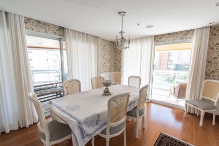 Apartamento para alugar com 343m², 4 quartos e 5 vagasSala de jantar