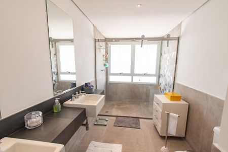 Apartamento para alugar com 343m², 4 quartos e 5 vagasBanheiro da suíte 1