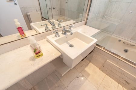 Apartamento para alugar com 343m², 4 quartos e 5 vagasBanheiro da suíte 2