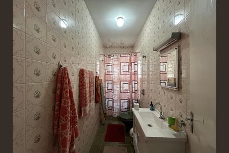 Casa à venda com 170m², 3 quartos e 4 vagas Casa à venda com 170m², 3 quartos e 4 vagasBanheiro 2