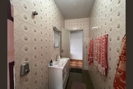 Casa à venda com 170m², 3 quartos e 4 vagas Casa à venda com 170m², 3 quartos e 4 vagasBanheiro 2