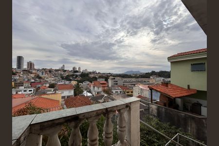 Casa à venda com 170m², 3 quartos e 4 vagas Casa à venda com 170m², 3 quartos e 4 vagasVista