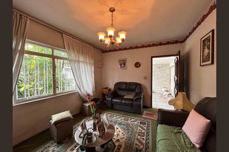 Casa à venda com 170m², 3 quartos e 4 vagas Casa à venda com 170m², 3 quartos e 4 vagasSala