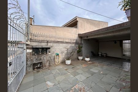 Casa à venda com 170m², 3 quartos e 4 vagas Casa à venda com 170m², 3 quartos e 4 vagasGaragem