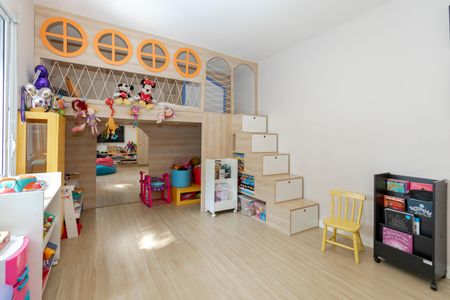 Casa à venda com 450m², 4 quartos e 3 vagas Casa à venda com 450m², 4 quartos e 3 vagasBrinquedoteca