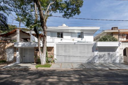 Casa à venda com 450m², 4 quartos e 3 vagas Casa à venda com 450m², 4 quartos e 3 vagasFachada
