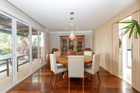 Casa à venda com 450m², 4 quartos e 3 vagas Casa à venda com 450m², 4 quartos e 3 vagasSala de Jantar