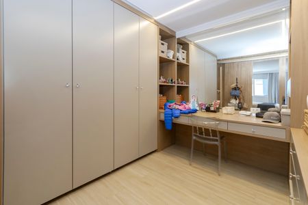 Casa à venda com 450m², 4 quartos e 3 vagas Casa à venda com 450m², 4 quartos e 3 vagasCloset 2 da Suíte 1