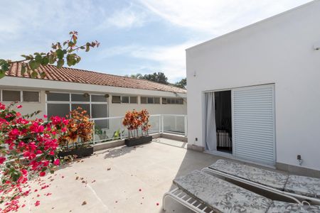 Casa à venda com 450m², 4 quartos e 3 vagas Casa à venda com 450m², 4 quartos e 3 vagasTerraço da Suíte 1