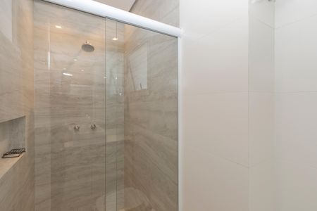 Casa à venda com 450m², 4 quartos e 3 vagas Casa à venda com 450m², 4 quartos e 3 vagasBanheiro da Suíte 2