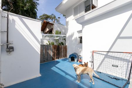 Casa à venda com 450m², 4 quartos e 3 vagas Casa à venda com 450m², 4 quartos e 3 vagasGaragem
