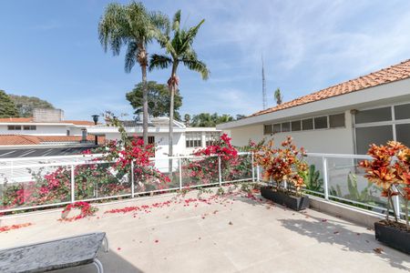 Casa à venda com 450m², 4 quartos e 3 vagas Casa à venda com 450m², 4 quartos e 3 vagasTerraço da Suíte 1