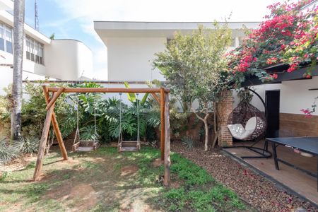 Casa à venda com 450m², 4 quartos e 3 vagas Casa à venda com 450m², 4 quartos e 3 vagasJardim