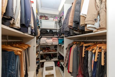 Casa à venda com 450m², 4 quartos e 3 vagas Casa à venda com 450m², 4 quartos e 3 vagasCloset 1 da Suíte 1