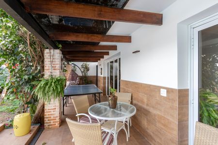 Casa à venda com 450m², 4 quartos e 3 vagas Casa à venda com 450m², 4 quartos e 3 vagasÁrea comum