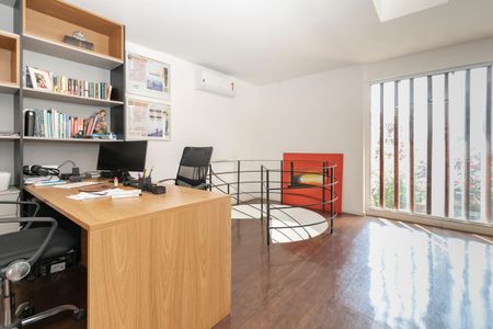 Casa à venda com 450m², 4 quartos e 3 vagas Casa à venda com 450m², 4 quartos e 3 vagasEscritório