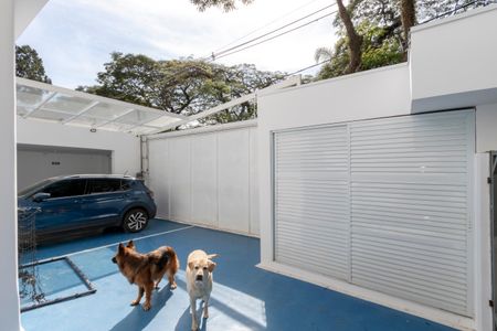 Casa à venda com 450m², 4 quartos e 3 vagas Casa à venda com 450m², 4 quartos e 3 vagasGaragem