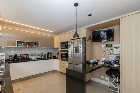 Casa à venda com 450m², 4 quartos e 3 vagas Casa à venda com 450m², 4 quartos e 3 vagasCozinha