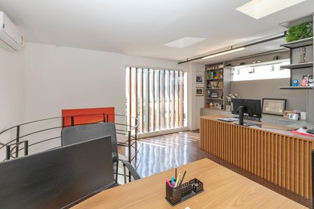 Casa à venda com 450m², 4 quartos e 3 vagas Casa à venda com 450m², 4 quartos e 3 vagasEscritório