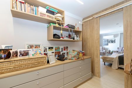 Casa à venda com 450m², 4 quartos e 3 vagas Casa à venda com 450m², 4 quartos e 3 vagasCloset 2 da Suíte 1