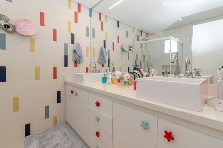 Casa à venda com 450m², 4 quartos e 3 vagas Casa à venda com 450m², 4 quartos e 3 vagasBanheiro da Suíte 3