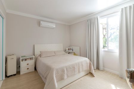 Casa à venda com 450m², 4 quartos e 3 vagas Casa à venda com 450m², 4 quartos e 3 vagasSuíte 2