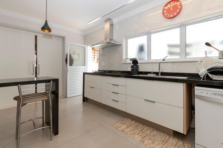 Casa à venda com 450m², 4 quartos e 3 vagas Casa à venda com 450m², 4 quartos e 3 vagasCozinha