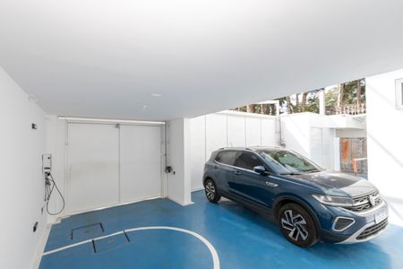 Casa à venda com 450m², 4 quartos e 3 vagas Casa à venda com 450m², 4 quartos e 3 vagasGaragem