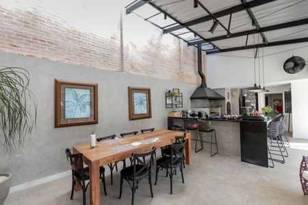 Casa à venda com 450m², 4 quartos e 3 vagas Casa à venda com 450m², 4 quartos e 3 vagasChurrasqueira