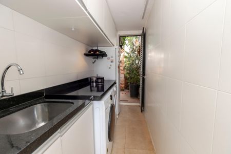 Casa à venda com 450m², 4 quartos e 3 vagas Casa à venda com 450m², 4 quartos e 3 vagasÁrea de Serviço