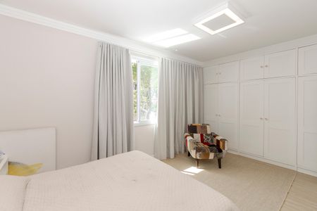 Casa à venda com 450m², 4 quartos e 3 vagas Casa à venda com 450m², 4 quartos e 3 vagasSuíte 2