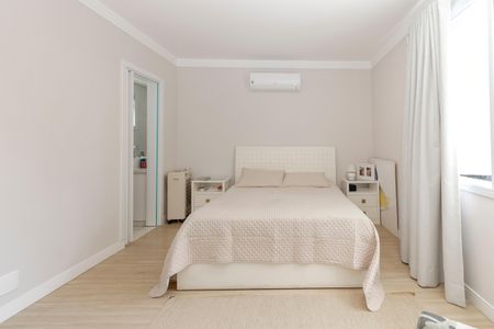 Casa à venda com 450m², 4 quartos e 3 vagas Casa à venda com 450m², 4 quartos e 3 vagasSuíte 2