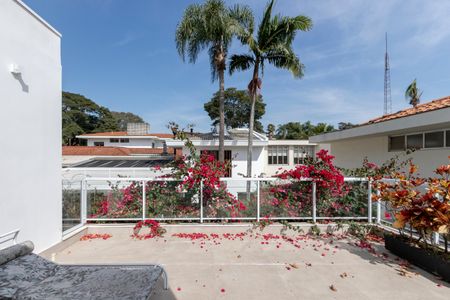 Casa à venda com 450m², 4 quartos e 3 vagas Casa à venda com 450m², 4 quartos e 3 vagasTerraço da Suíte 1