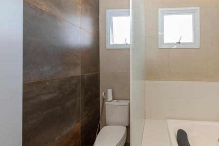 Casa à venda com 450m², 4 quartos e 3 vagas Casa à venda com 450m², 4 quartos e 3 vagasBanheiro da Suíte 1