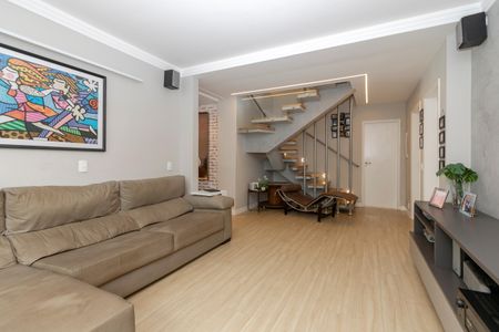 Casa à venda com 450m², 4 quartos e 3 vagas Casa à venda com 450m², 4 quartos e 3 vagasSala de TV