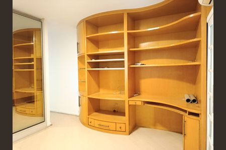 Casa à venda com 250m², 3 quartos e 3 vagas Casa à venda com 250m², 3 quartos e 3 vagasSuíte 1