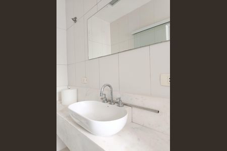 Casa à venda com 250m², 3 quartos e 3 vagas Casa à venda com 250m², 3 quartos e 3 vagasBanheiro da Edícula