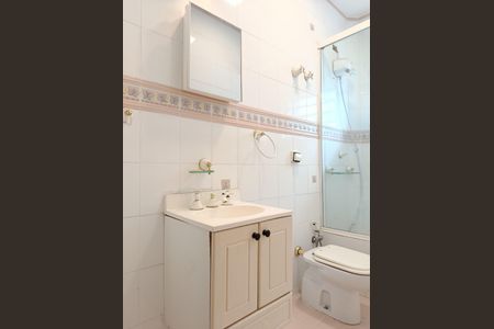 Casa à venda com 250m², 3 quartos e 3 vagas Casa à venda com 250m², 3 quartos e 3 vagasBanheiro da Suíte 2