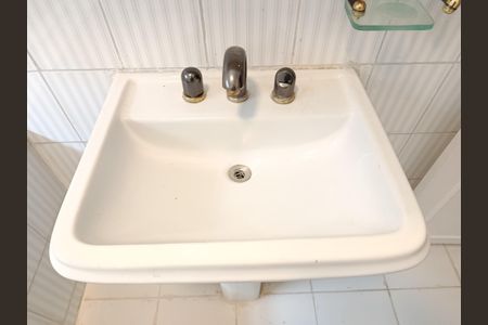 Casa à venda com 250m², 3 quartos e 3 vagas Casa à venda com 250m², 3 quartos e 3 vagasBanheiro da Suíte 1