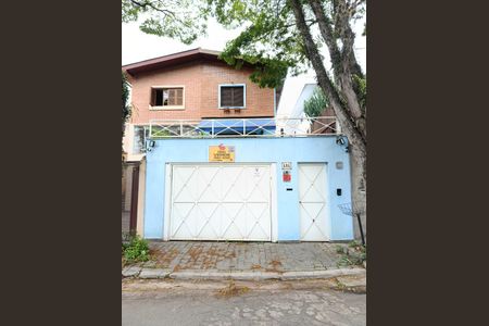 Casa à venda com 250m², 3 quartos e 3 vagas Casa à venda com 250m², 3 quartos e 3 vagasFachada