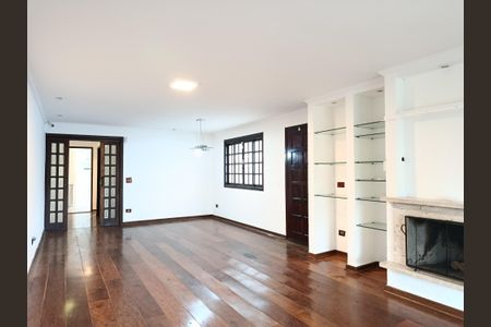 Casa à venda com 250m², 3 quartos e 3 vagas Casa à venda com 250m², 3 quartos e 3 vagasSala