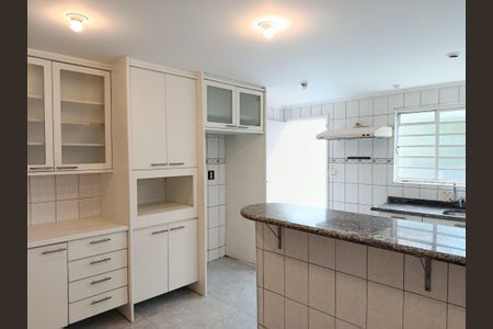 Casa à venda com 250m², 3 quartos e 3 vagas Casa à venda com 250m², 3 quartos e 3 vagasCozinha