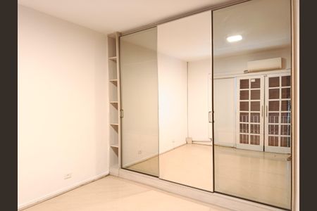 Casa à venda com 250m², 3 quartos e 3 vagas Casa à venda com 250m², 3 quartos e 3 vagasSuíte 1