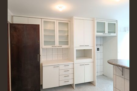 Casa à venda com 250m², 3 quartos e 3 vagas Casa à venda com 250m², 3 quartos e 3 vagasCozinha