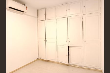 Casa à venda com 250m², 3 quartos e 3 vagas Casa à venda com 250m², 3 quartos e 3 vagasSuíte 2