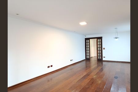 Casa à venda com 250m², 3 quartos e 3 vagas Casa à venda com 250m², 3 quartos e 3 vagasSala